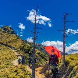 廖登山